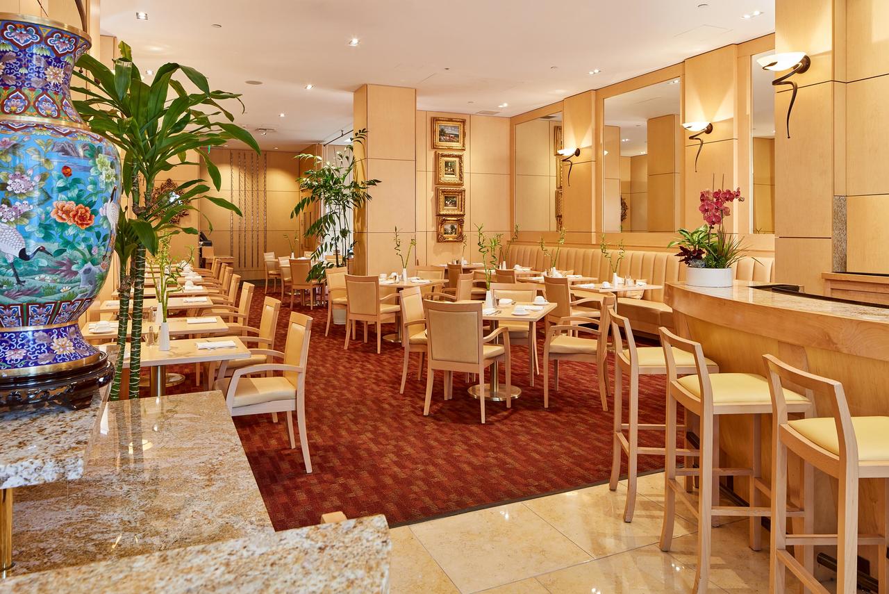 Orchard Garden Hotel - thumb 2