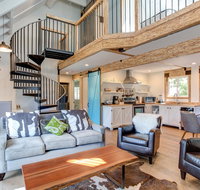 Starfall Holiday Home - 3BR/2BA  Loft - Hotels Find