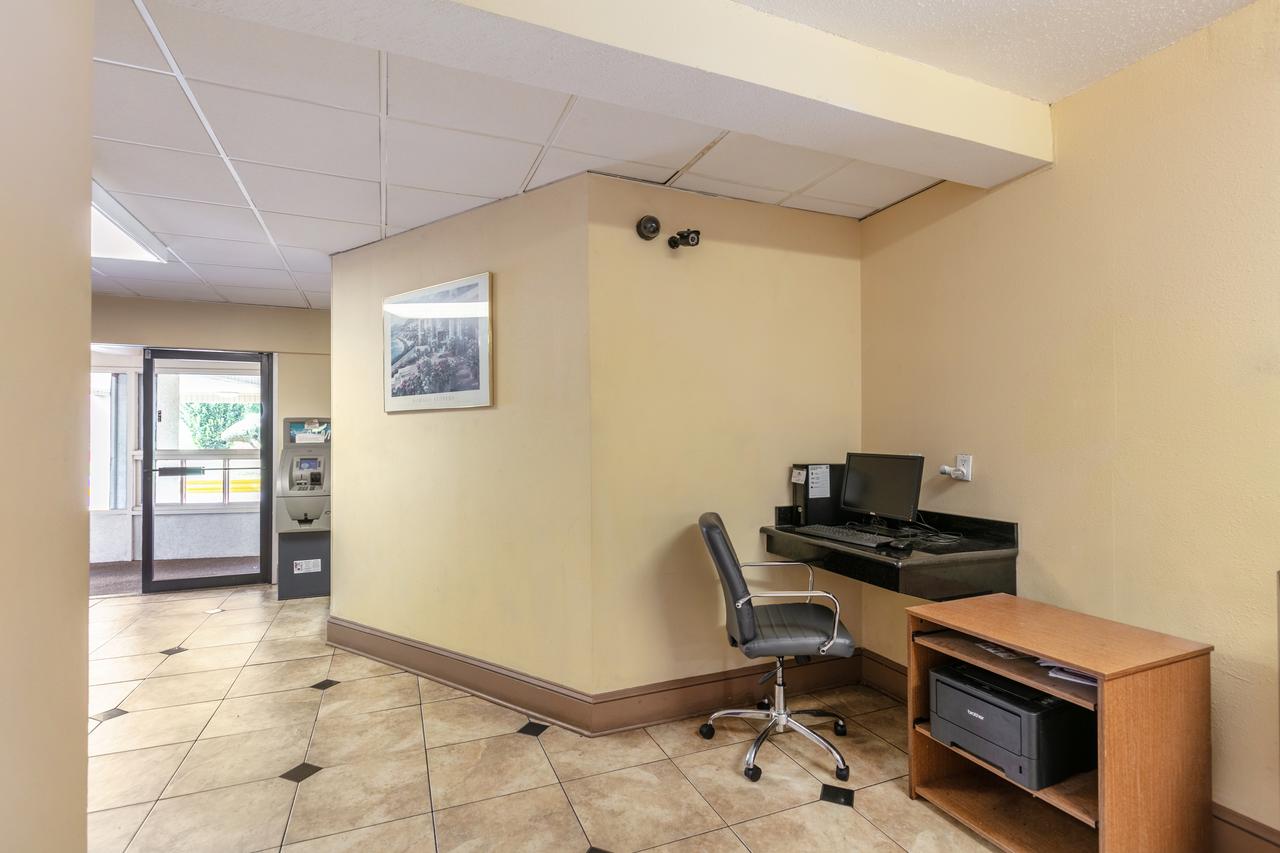 Red Carpet Inn - Stamford - thumb 9