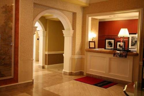 Hampton Inn & Suites Stamford - thumb 8