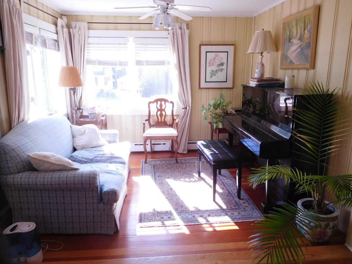 Charm, Comfort, And Coffee - thumb 14