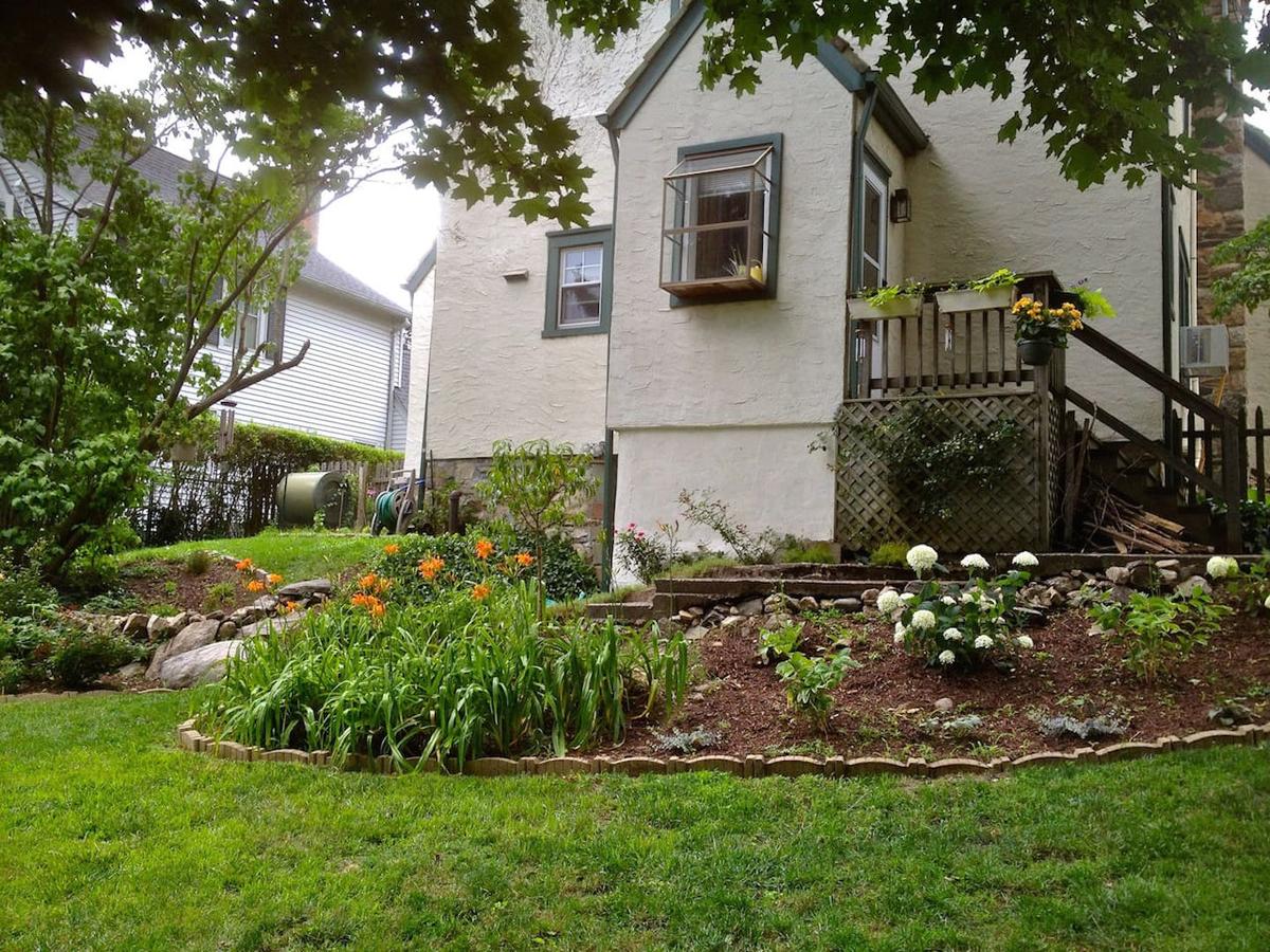 Charm, Comfort, And Coffee - thumb 2