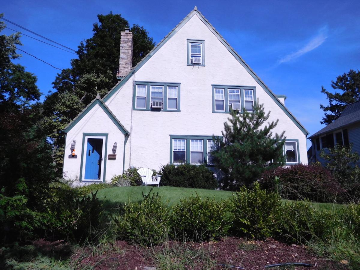 Charm, Comfort, And Coffee - thumb 0