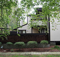 908 Singles Court Condo - Hotels Find