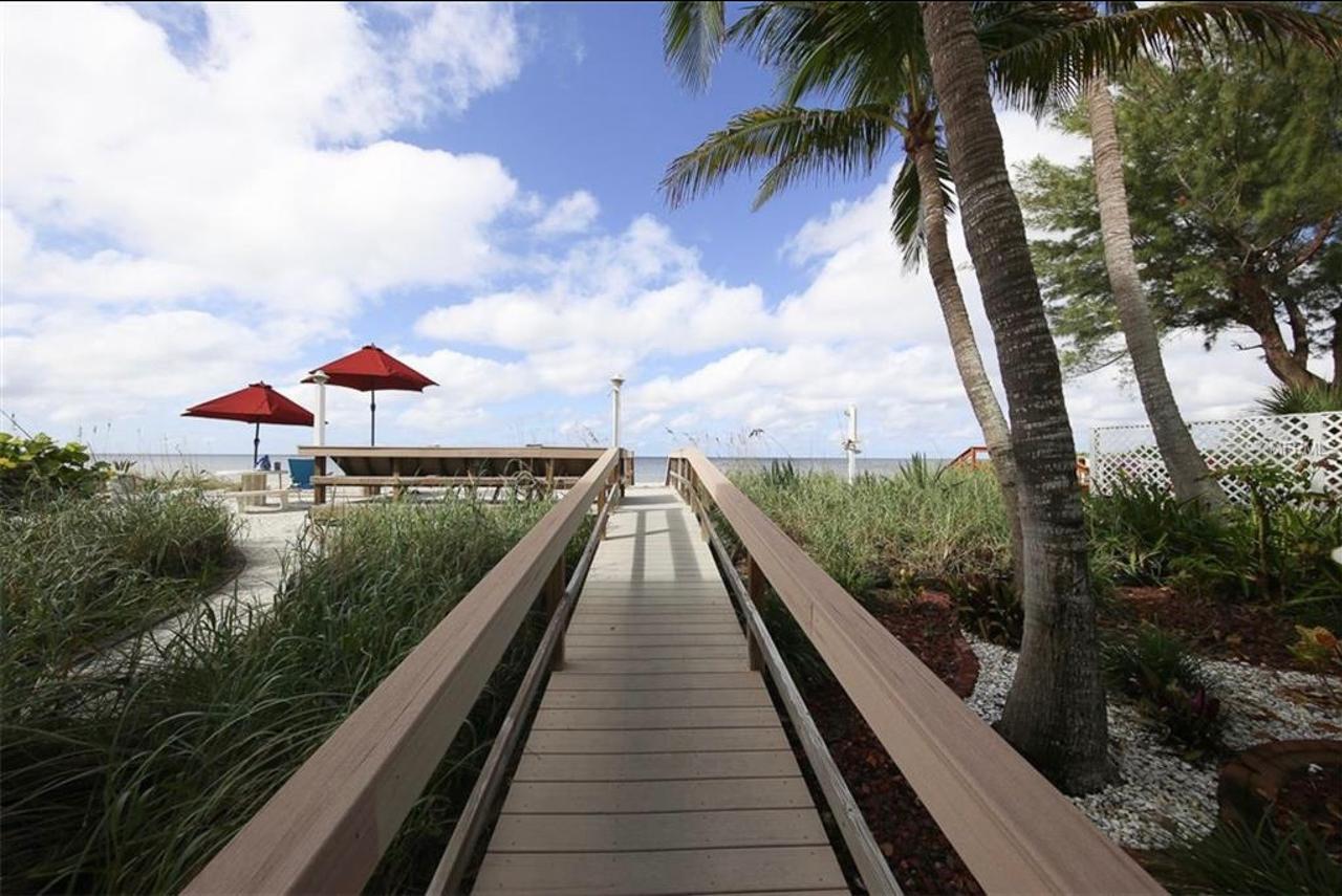 Beautiful Beach Condo On Manasota Key, FL - thumb 22