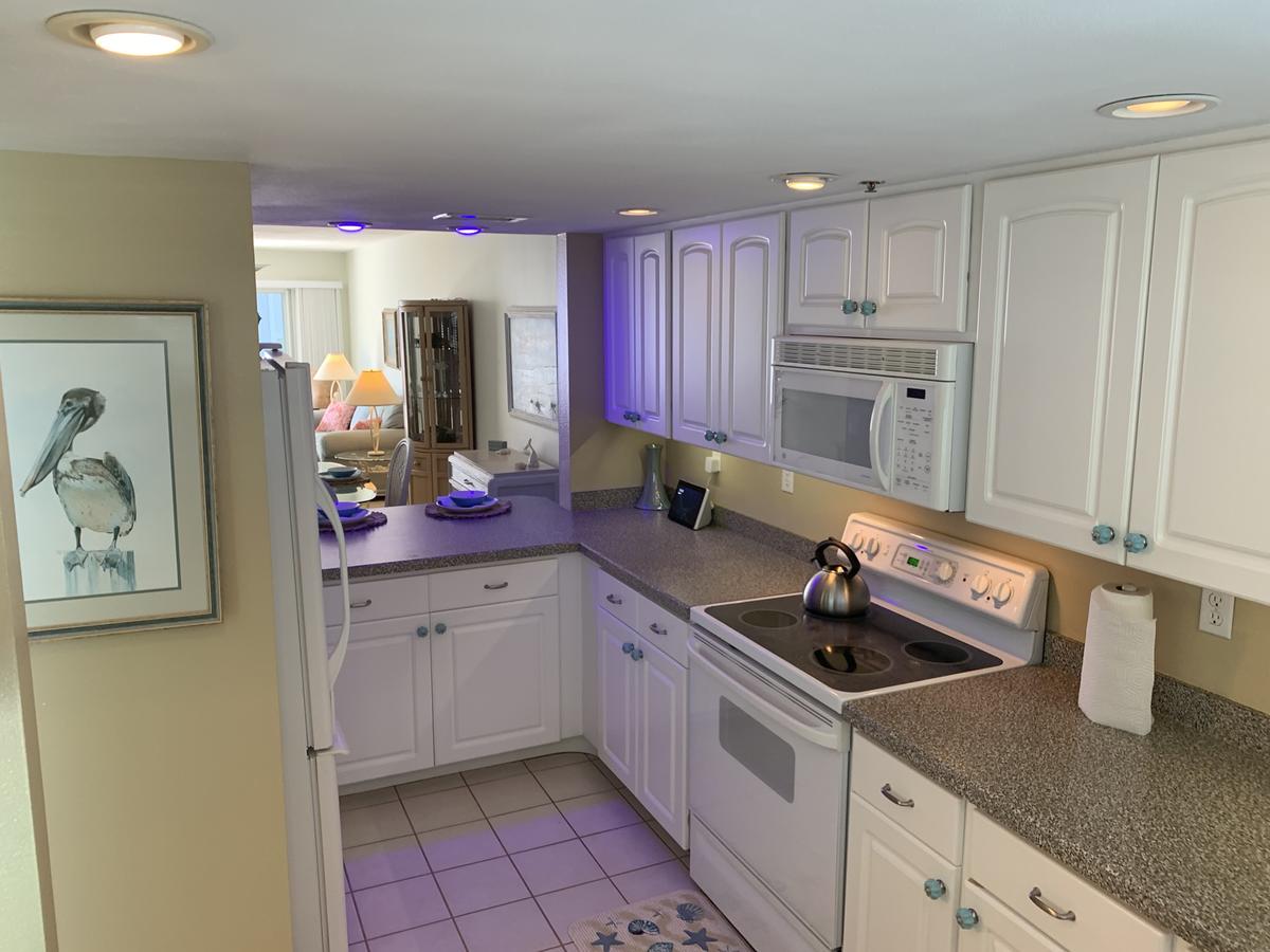 Beautiful Beach Condo On Manasota Key, FL - thumb 1