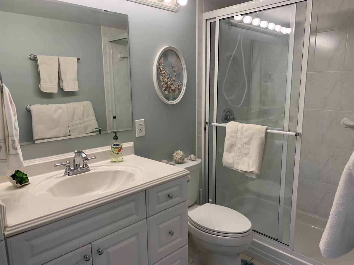 Beautiful Beach Condo On Manasota Key, FL - thumb 3