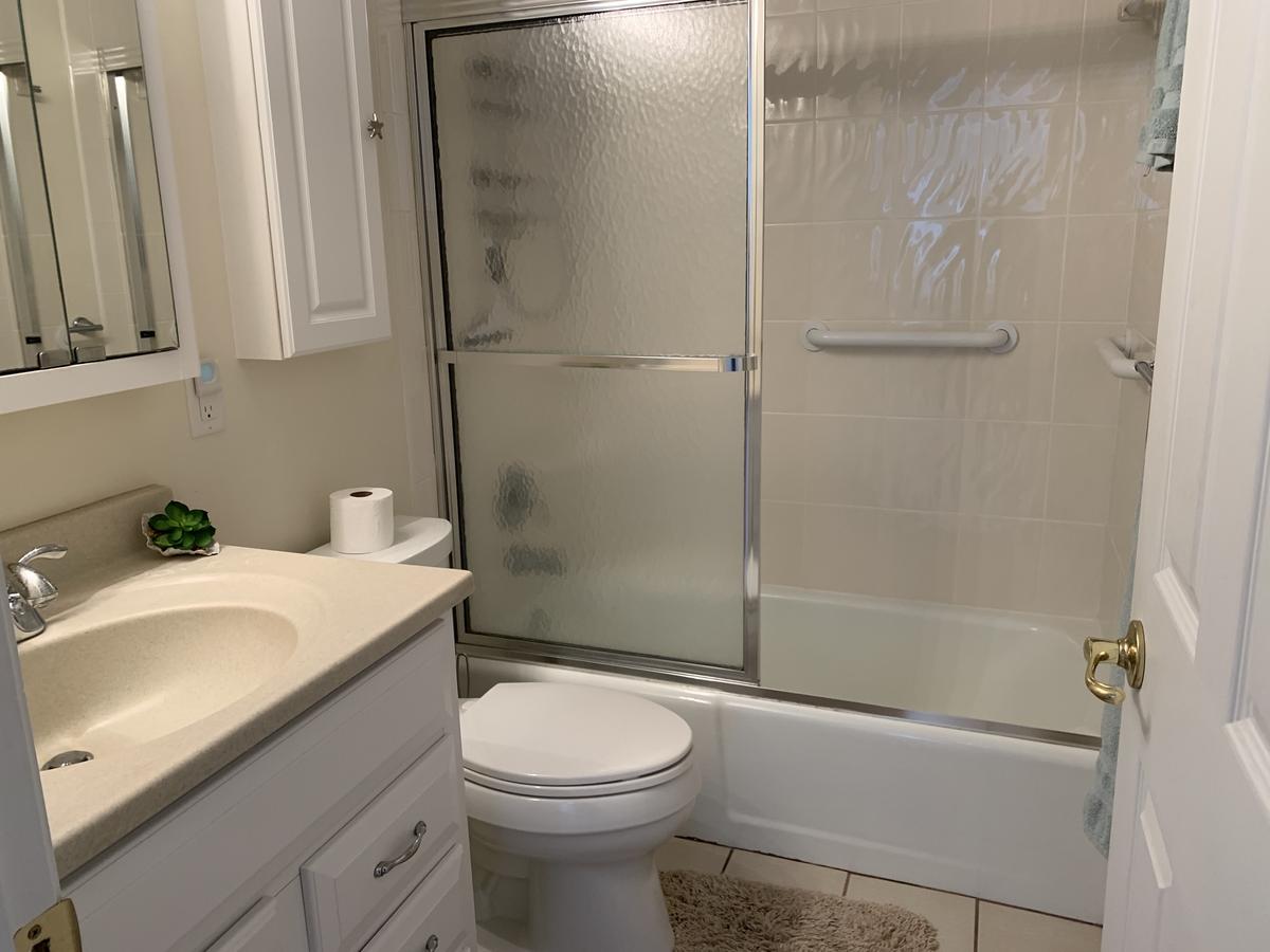 Beautiful Beach Condo On Manasota Key, FL - thumb 5