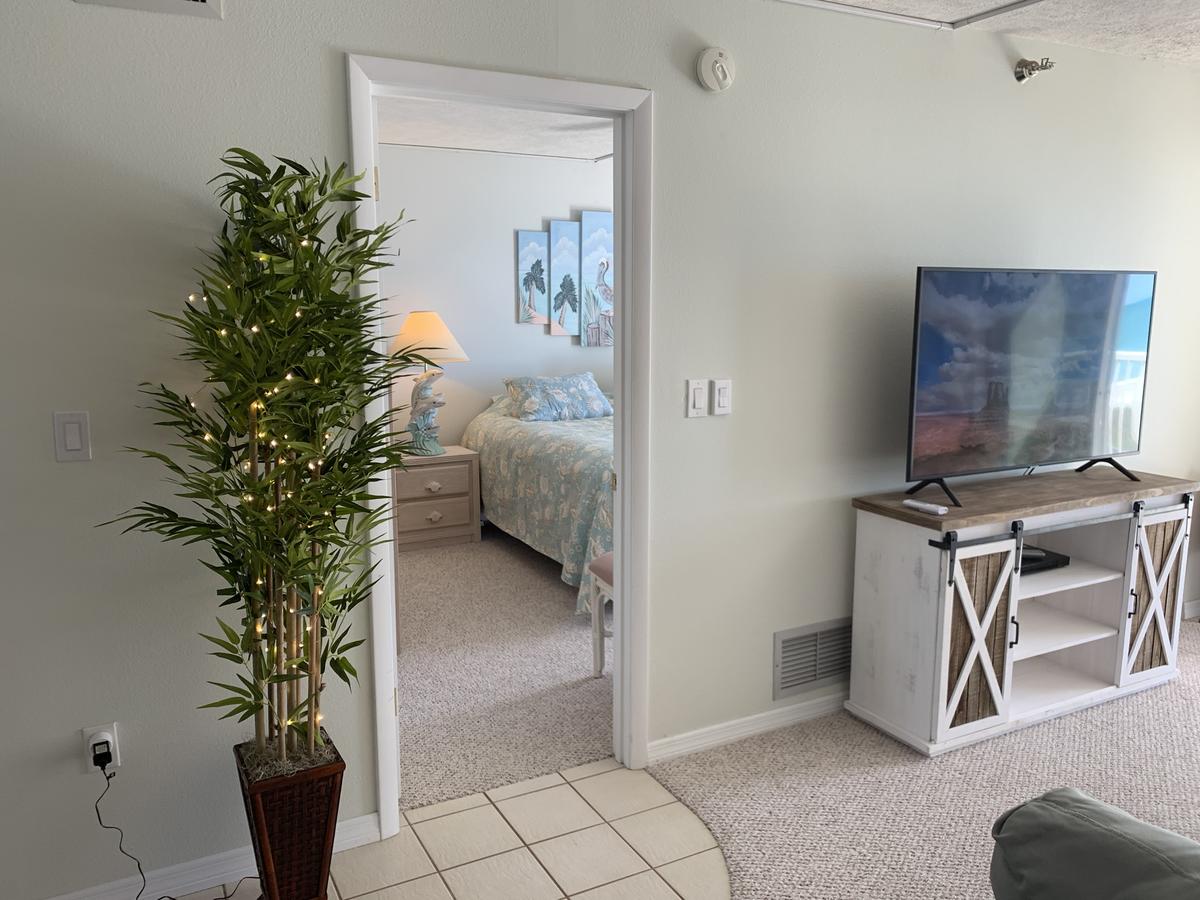 Beautiful Beach Condo On Manasota Key, FL - thumb 13