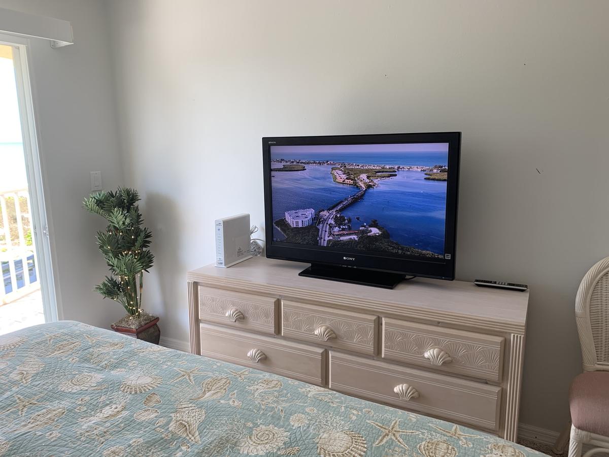Beautiful Beach Condo On Manasota Key, FL - thumb 4