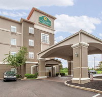 La Quinta Inn  Suites Cincinnati Arpt - Hotels Find