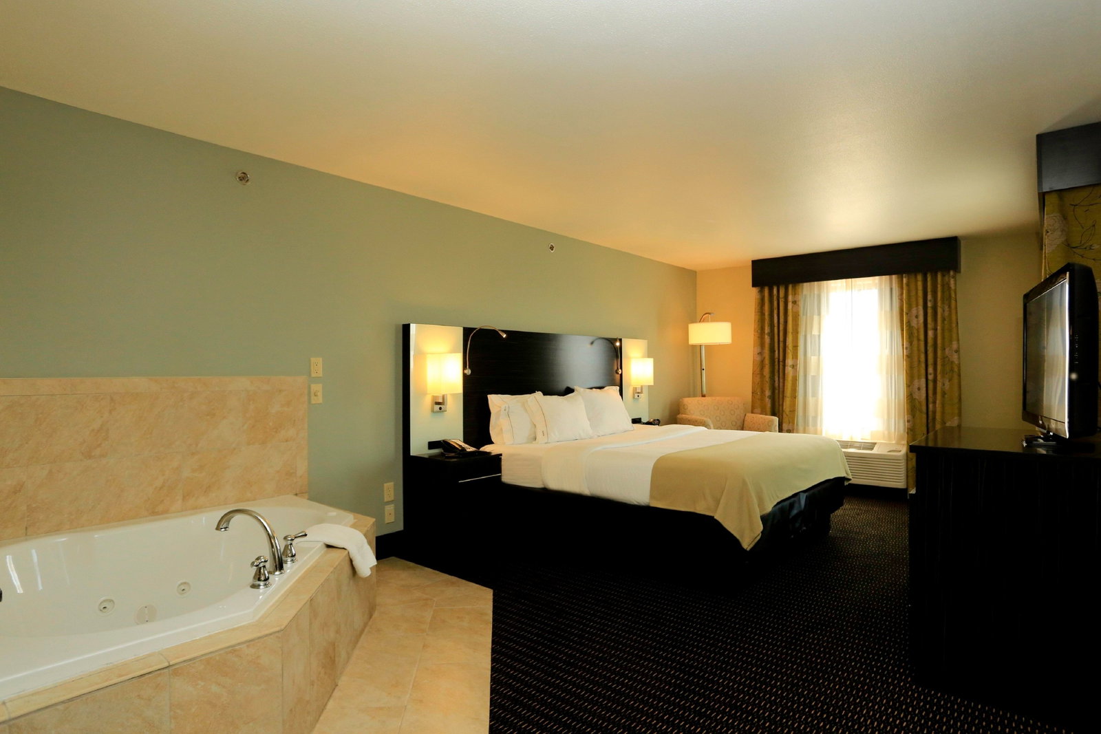 Holiday Inn Express Suites Marion - thumb 14