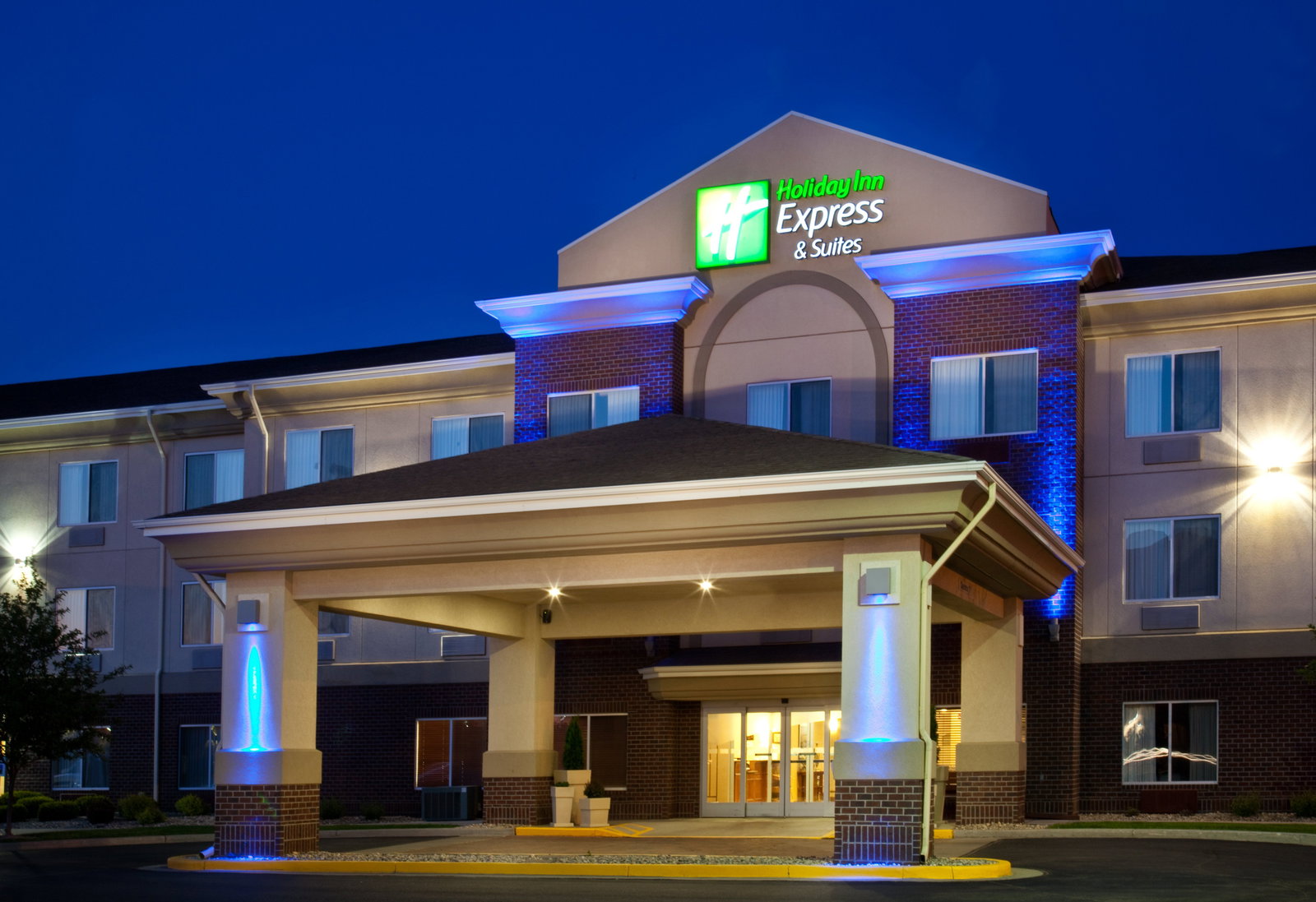 Holiday Inn Express Hotel & Suites - thumb 2