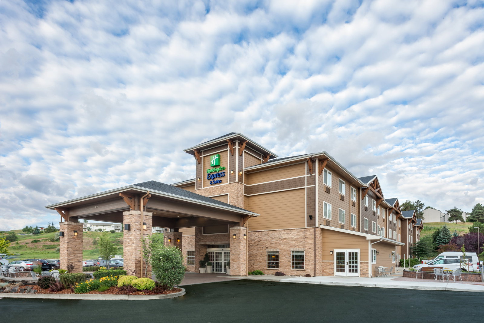 Holiday Inn Express Hotel & Suites - thumb 1