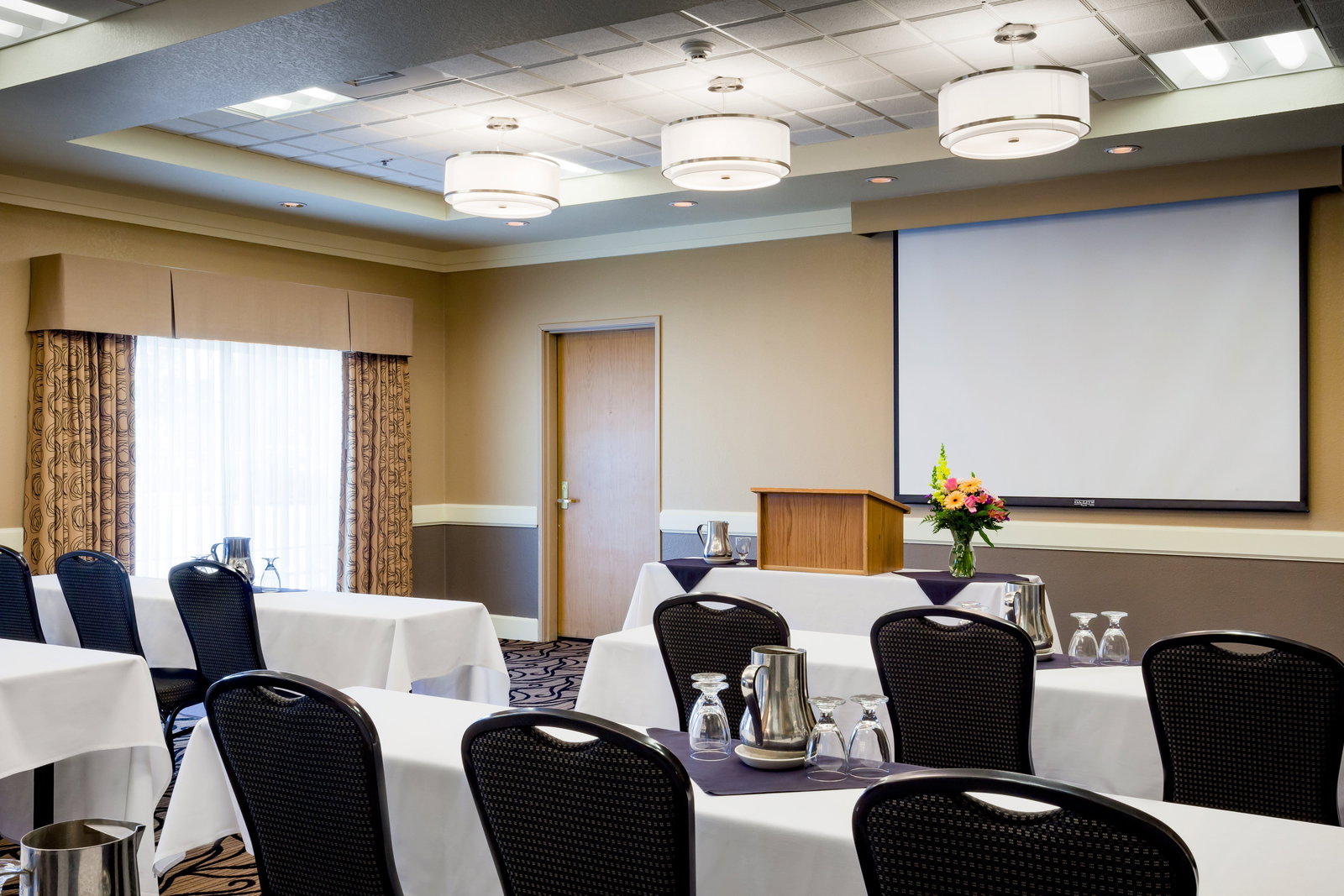 Holiday Inn Express Hotel & Suites - thumb 10