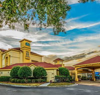 La Quinta Inn  Suites Broadway Area - Hotels Find