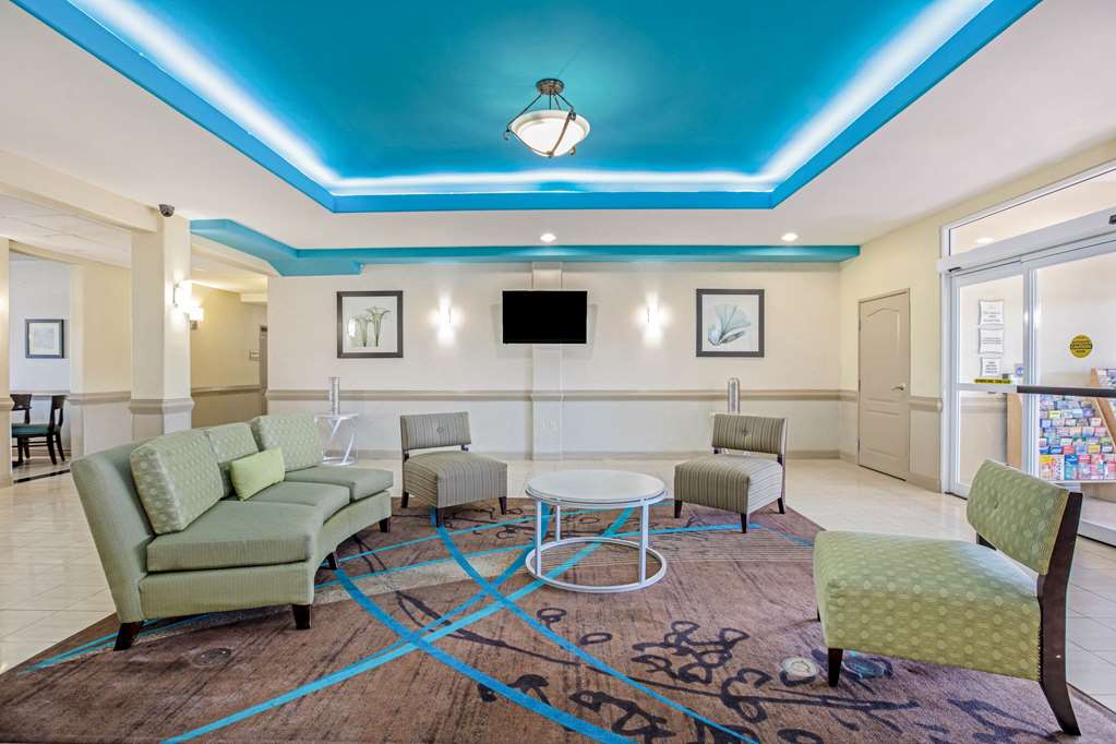 La Quinta Inn & Suites Airport - thumb 3