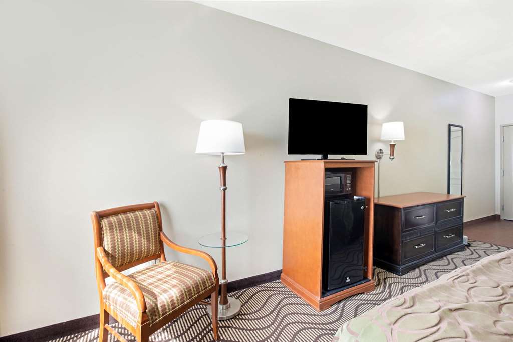 La Quinta Inn & Suites Airport - thumb 7