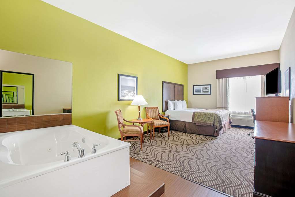 La Quinta Inn & Suites Airport - thumb 9