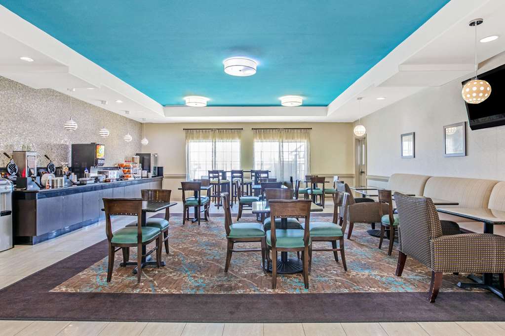 La Quinta Inn & Suites Airport - thumb 15