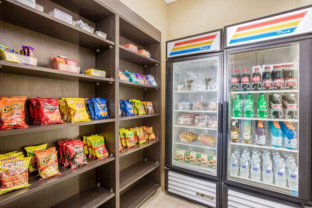 La Quinta Inn & Suites Airport - thumb 16