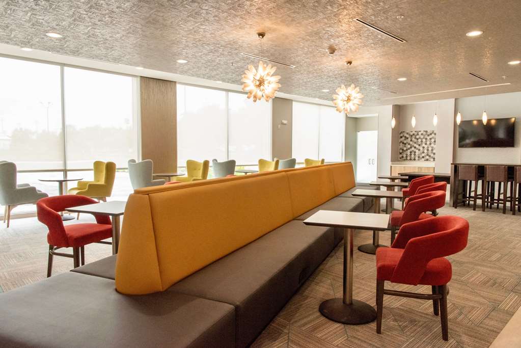 La Quinta Inn & Suite By Wyndham - thumb 4