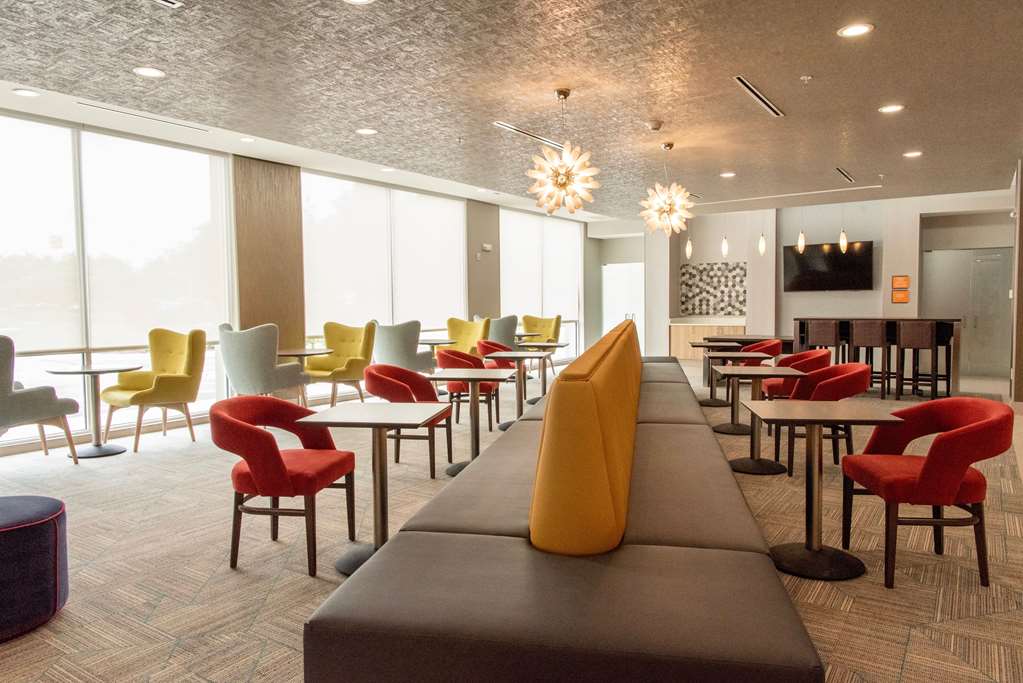 La Quinta Inn & Suite By Wyndham - thumb 8