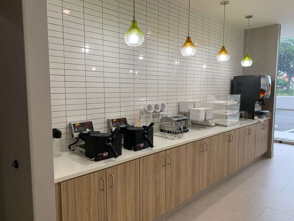 La Quinta Inn & Suite By Wyndham - thumb 14