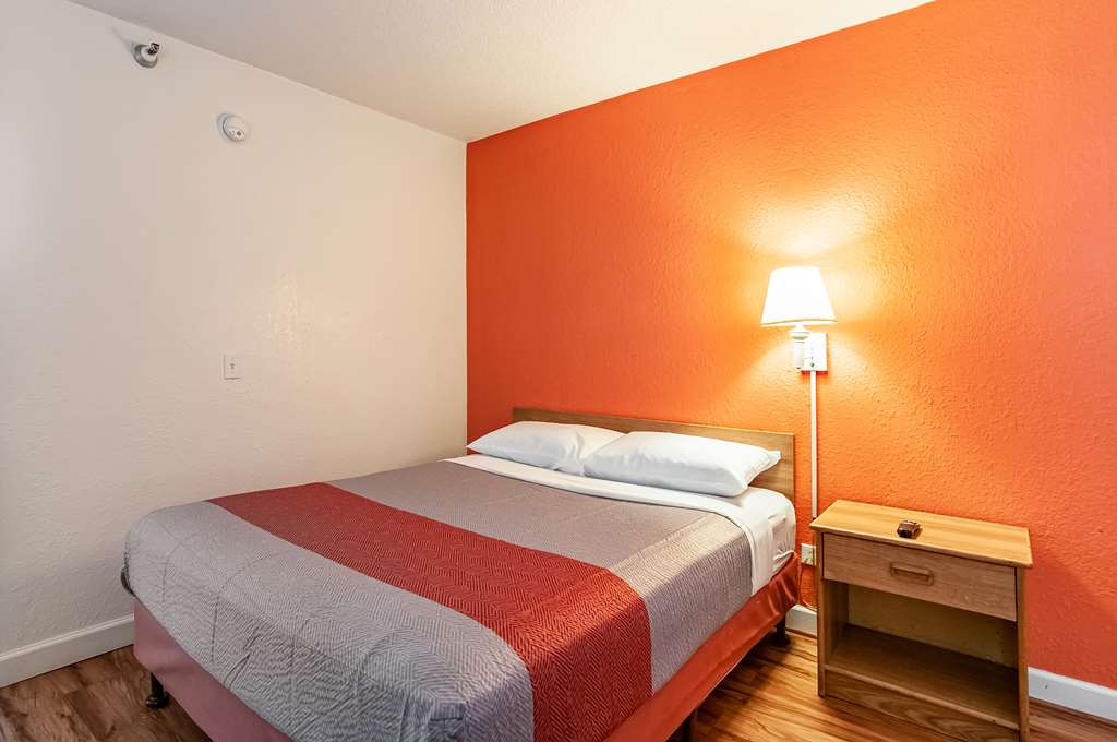 Motel 6 Naperville - thumb 9