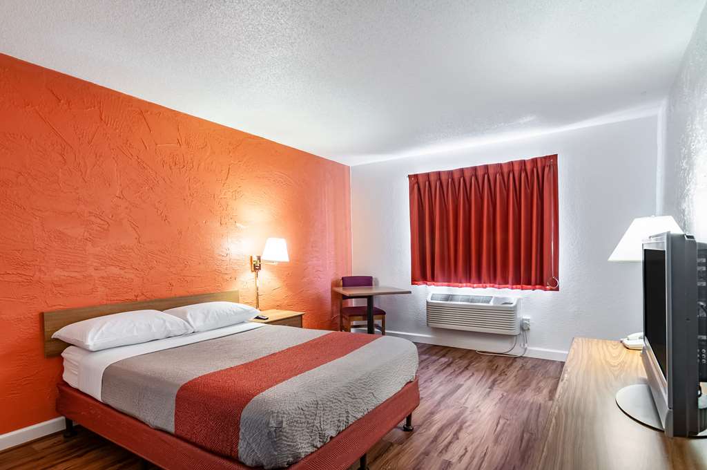 Motel 6 Naperville - thumb 10