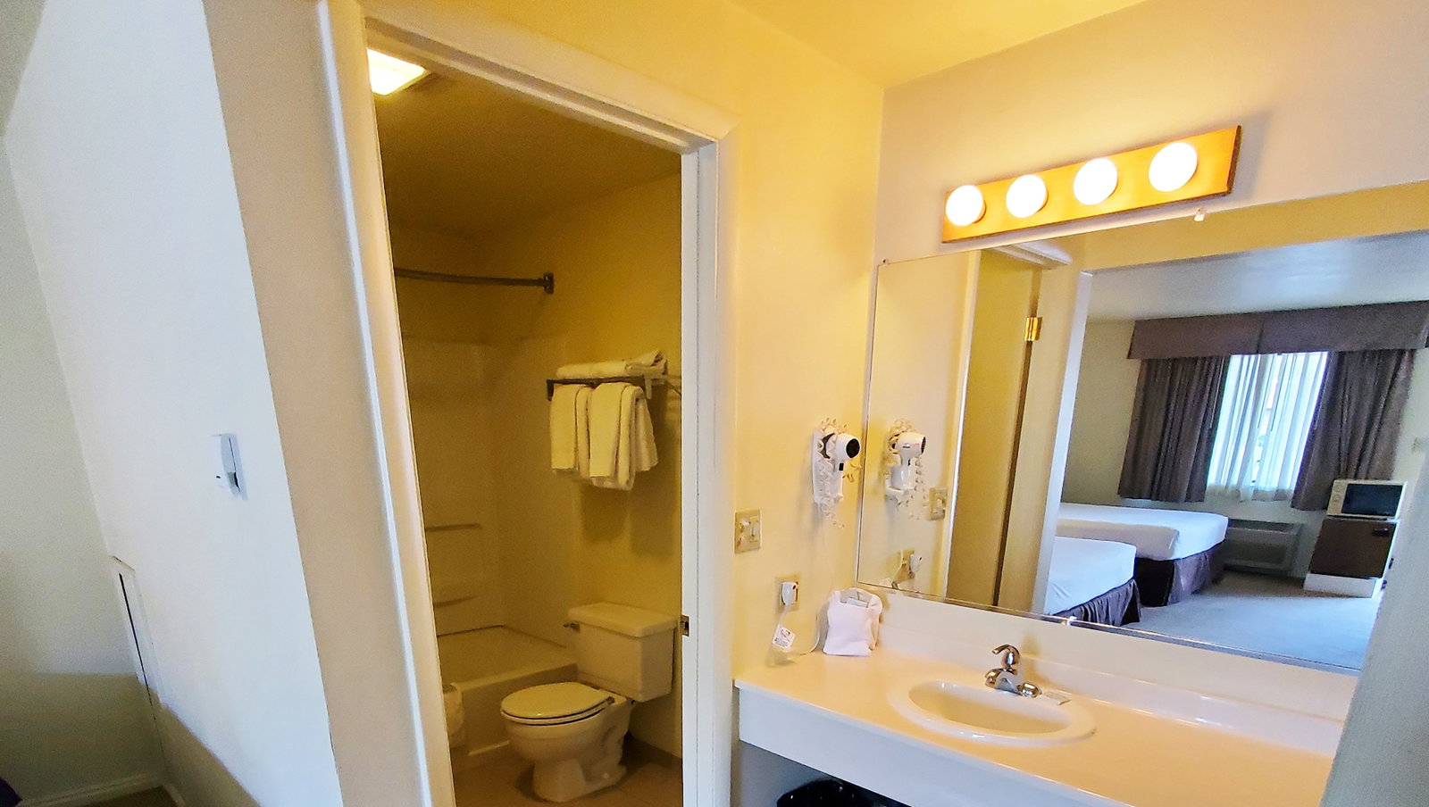 Magnuson Hotel Ely - thumb 11