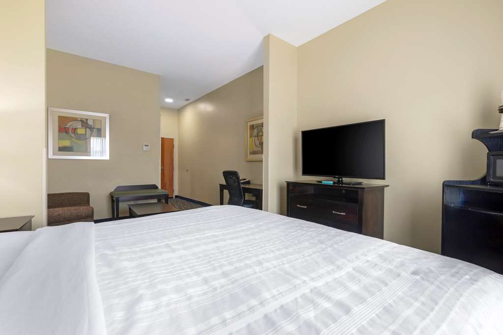 Best Western Plus Brunswick Inn & Suites - thumb 8