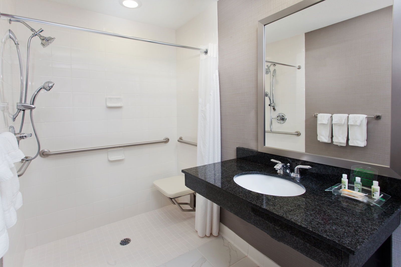 Holiday Inn Brunswick - thumb 8