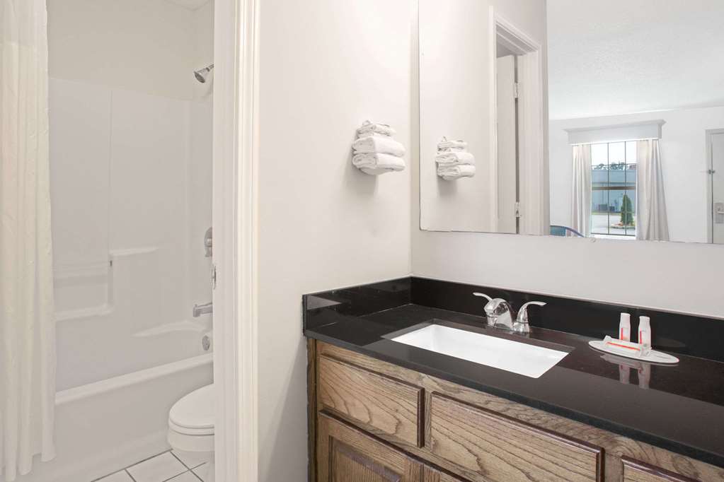 Baymont Inn & Suites Brunswick - thumb 8