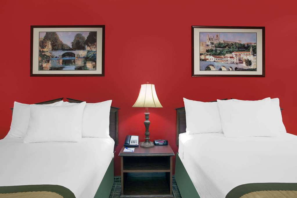 Baymont Inn & Suites Brunswick - thumb 9