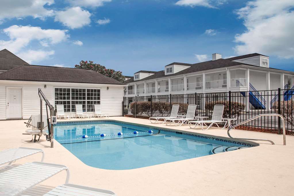 Baymont Inn & Suites Brunswick - thumb 10