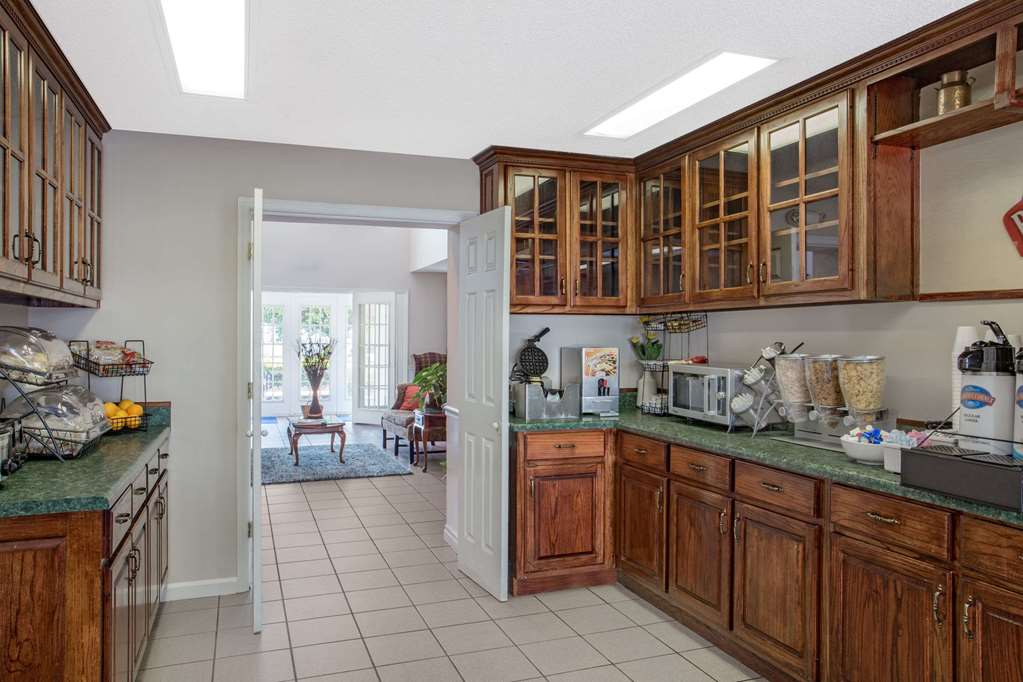 Baymont Inn & Suites Brunswick - thumb 13