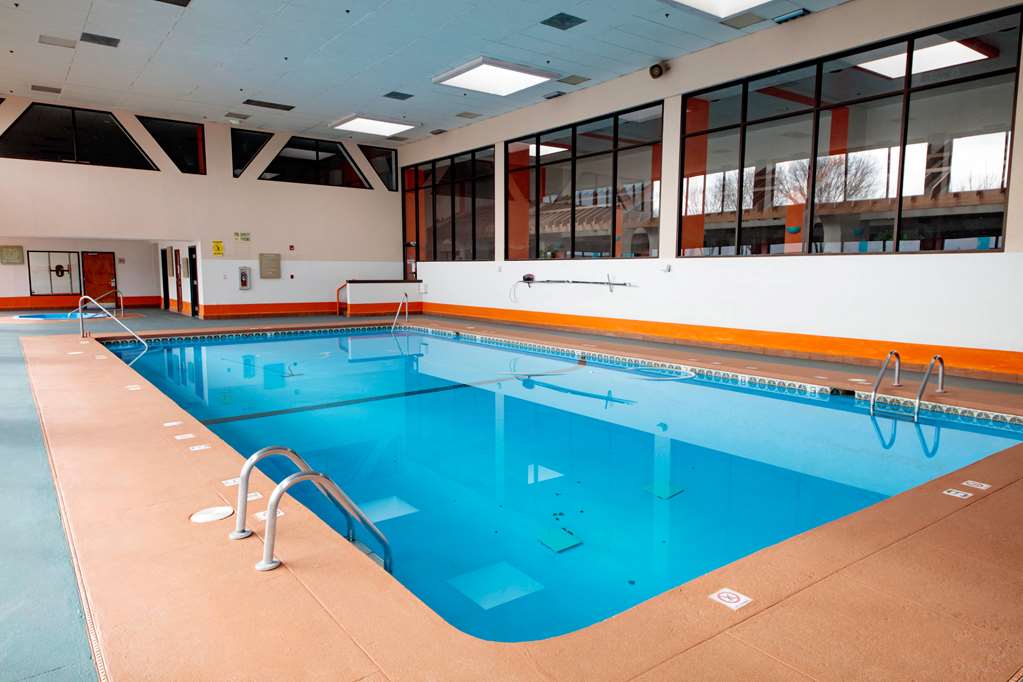 Howard Johnson By Wyndham Gallup - thumb 6