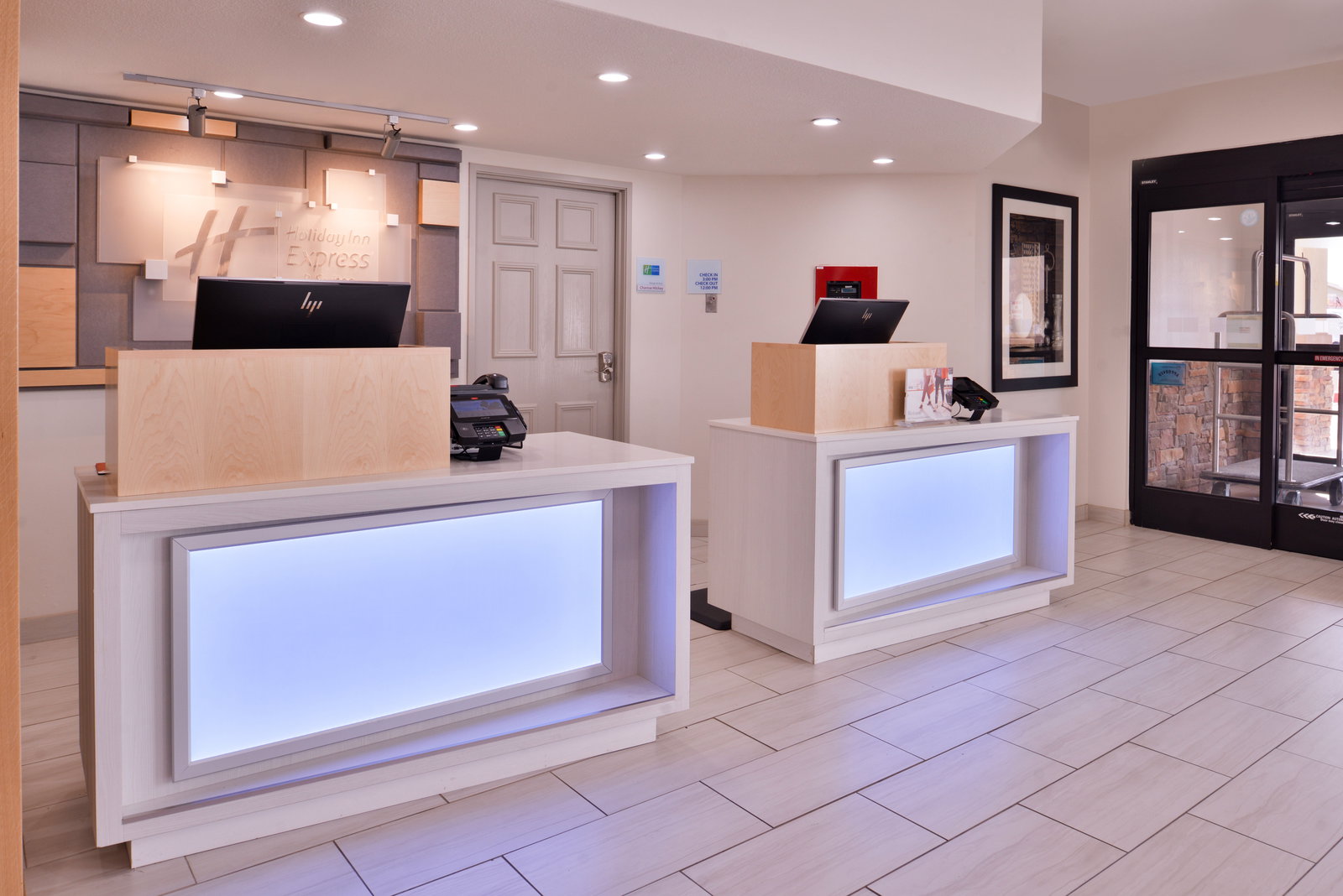 Holiday Inn Express - thumb 1