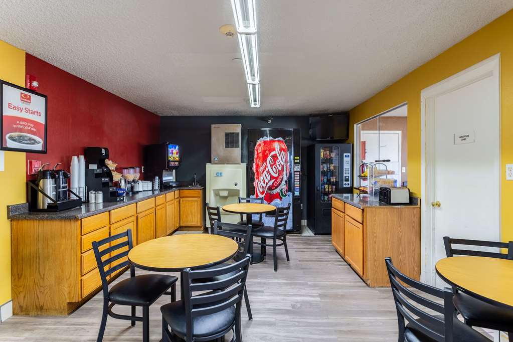 Econo Lodge - thumb 11