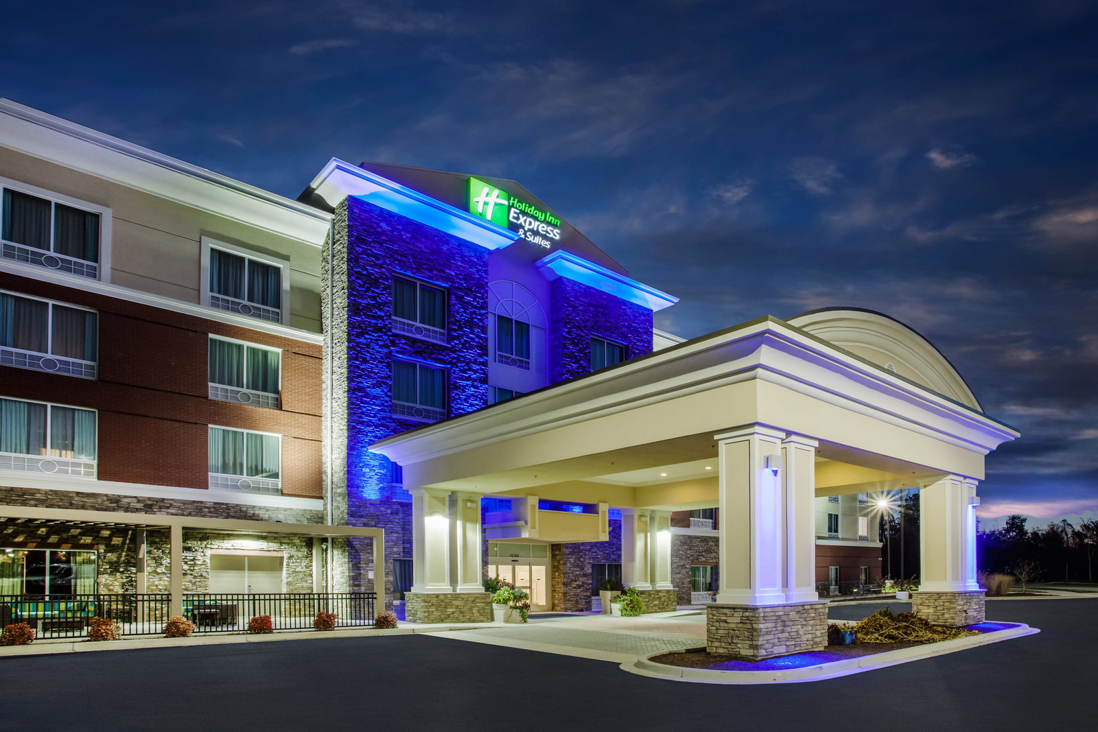 Holiday Inn Express & Suites - thumb 0