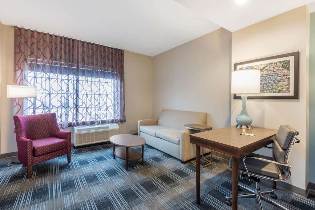 La Quinta Inn & Suites Aberdeen-APG - thumb 12