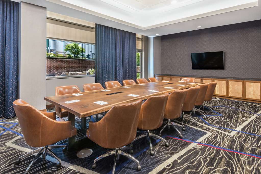 Hampton Inn & Suites Fort Wayne Downtown - thumb 10