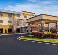 La Quinta Inn  Suites Fairborn - Hotels Find