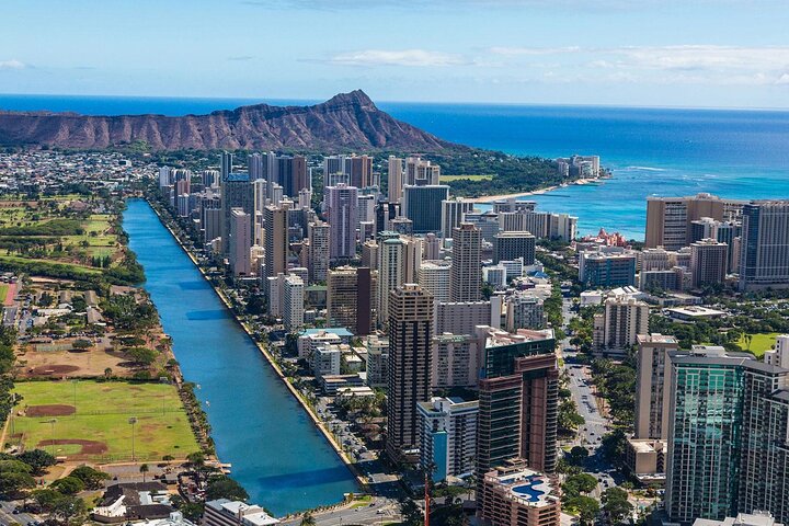 Private Transfer From Waikiki To Honolulu (HLN) Airport
