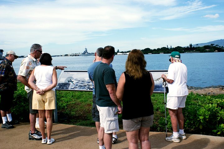 USS Arizona Memorial Deluxe Tour - thumb 2
