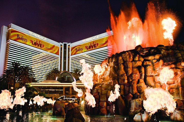 Las Vegas By Night Private City Tour - thumb 1