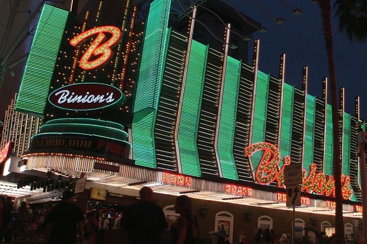 Las Vegas By Night Private City Tour - thumb 4